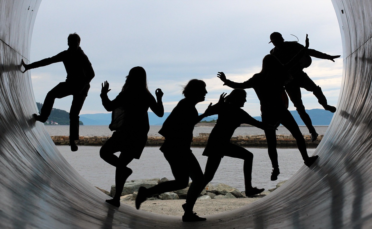friendship, nature, fun, backlighting, together, characters, people, tube, fjord, water, sky blue, outlines, the shade, running, to dance, team, community
