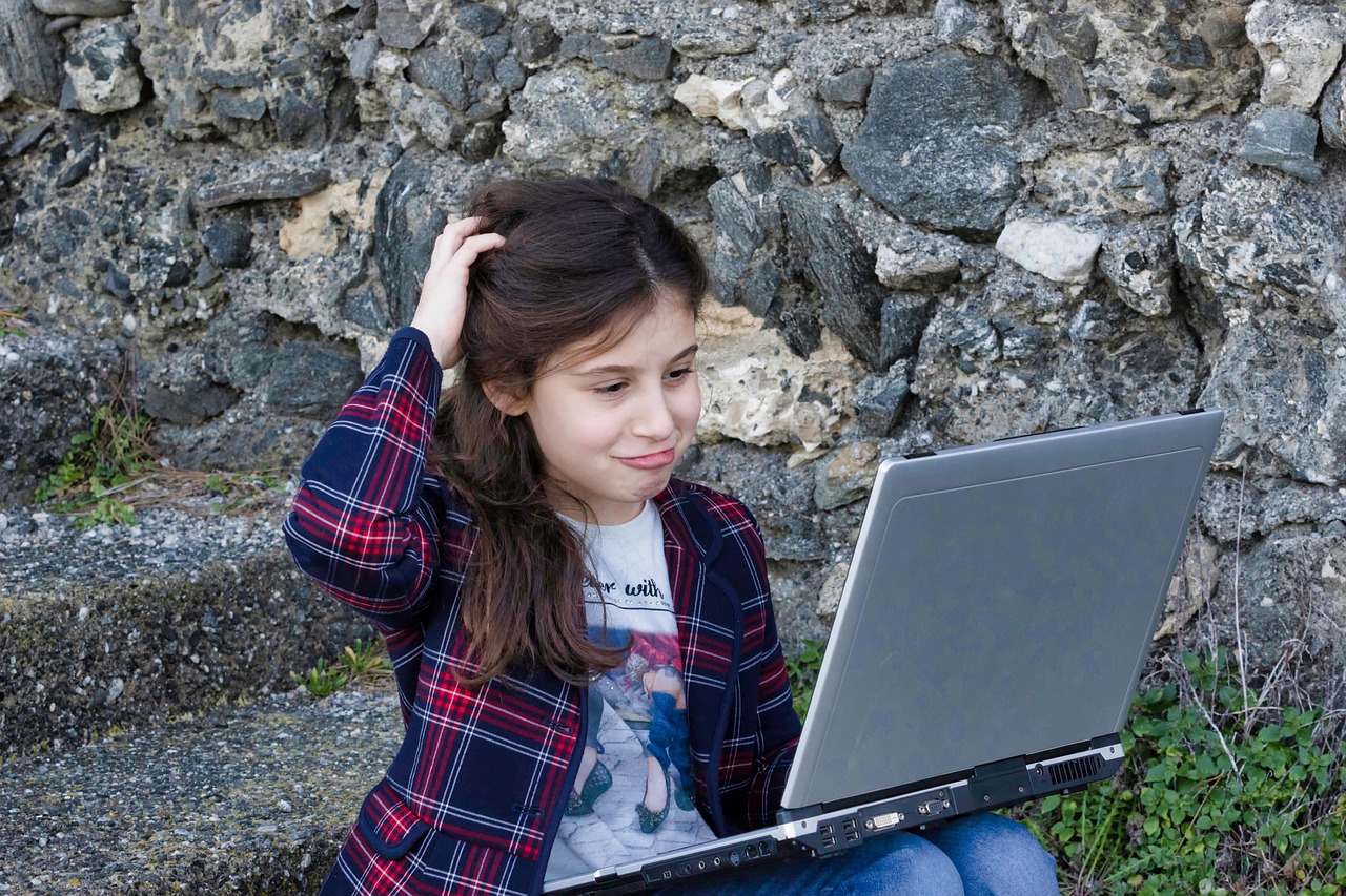 child, computer, portable, pc, children, notebook, hardware, internet, web, keyboard, laptop, monitor, doubts, learn, panic, technology, secretary, elegance, use, location, desktop, work, screen, children, panic, panic, panic, panic, panic, use, location